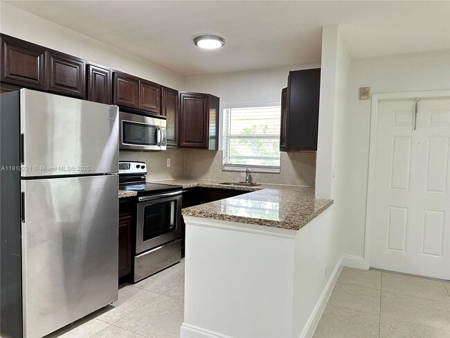 Building Photo - 2640 NE 8th Ave