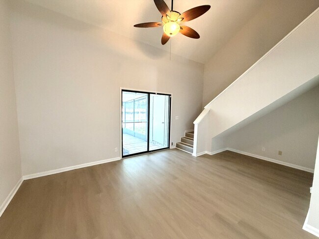 Building Photo - 2 Bedroom / 2 Bathroom Whispering Pines Townhome