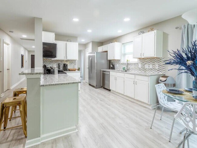 Building Photo - 2005 Village Park Dr