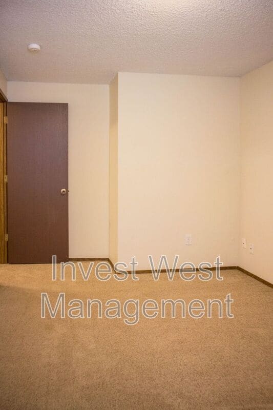 Building Photo - 410 NE 105th St