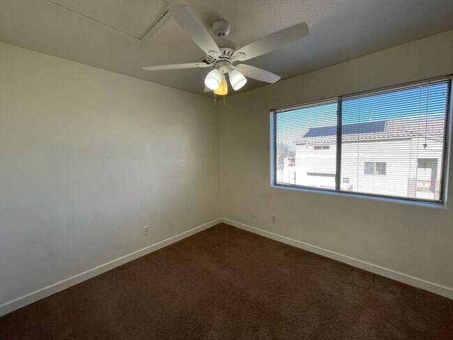 Building Photo - Carry Over Showing: This property has been shown before and will be rented to the first most qual...