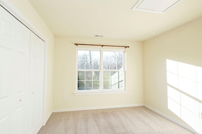 Building Photo - Pet-Friendly Home with Fenced Yard in Reedy Creek