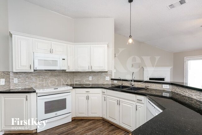 Building Photo - 8128 Modesto Dr