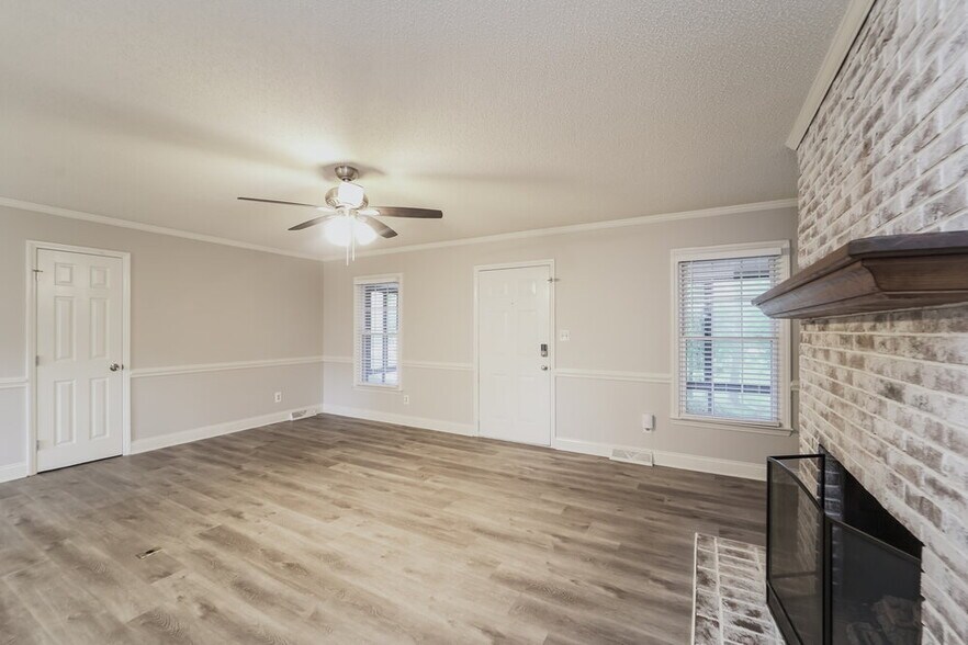 Building Photo - 2215 Knollgate Dr