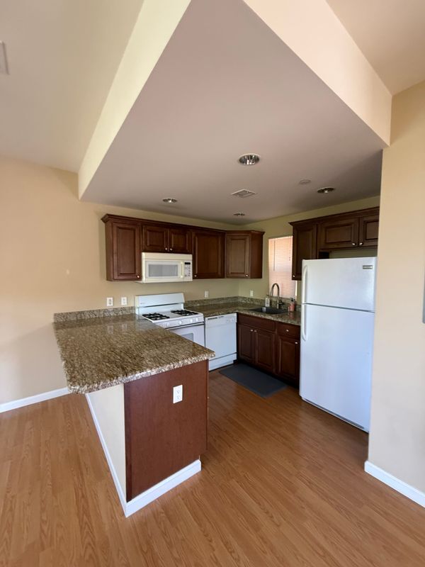 Building Photo - 1769 Los Feliz Dr