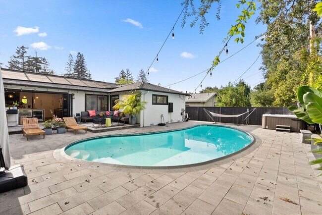 Building Photo - Designer 4BR Retreat with Pool, Indoor-Outdoor Living, and Prime Menlo Park Location
