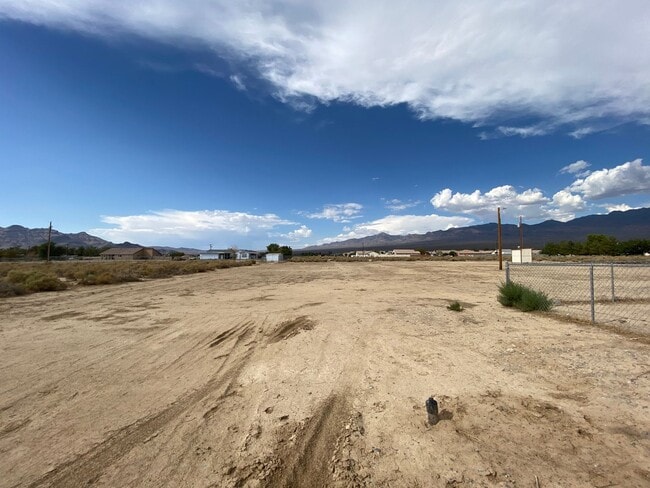 Building Photo - COUNTRY PLACE II U3 - Bluebird Avenue