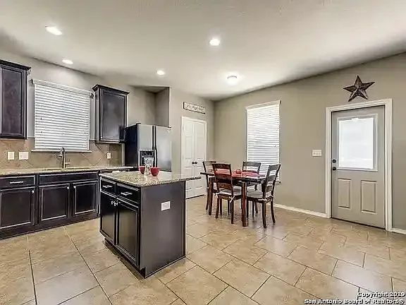 Building Photo - "Spacious 4-Bedroom Oasis with 3 Full Bath...