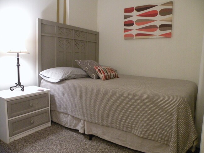 second room - 5300 E Waverly Dr