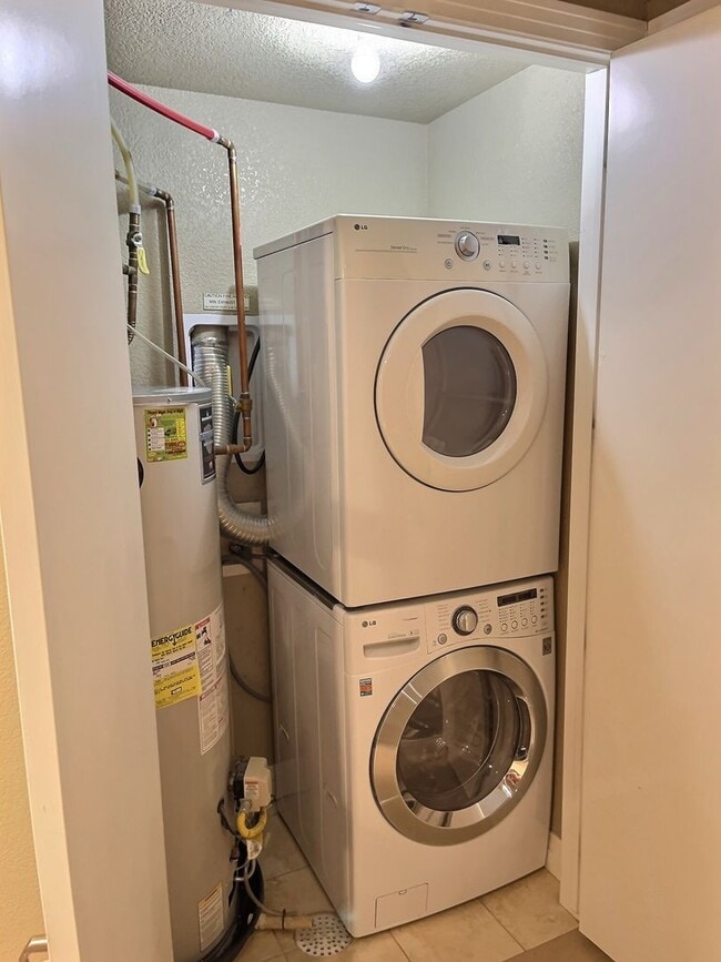 Building Photo - 1 Bedroom Apartment Available In The Heart Of Jefferson Park!