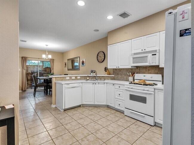 Building Photo - 83 Scarlet Woods Ct