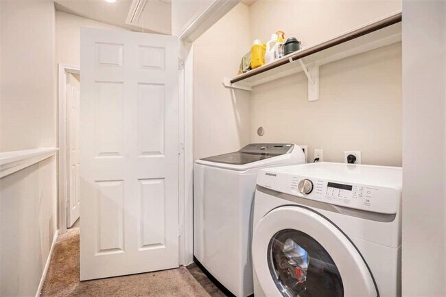 Building Photo - 3614 Vista Pointe Dr