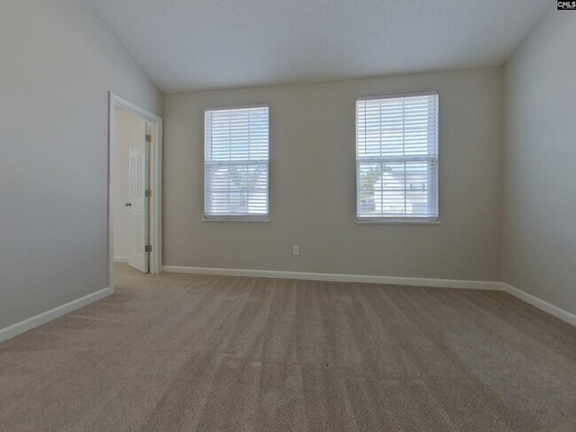 Building Photo - 661 Thornhill Dr