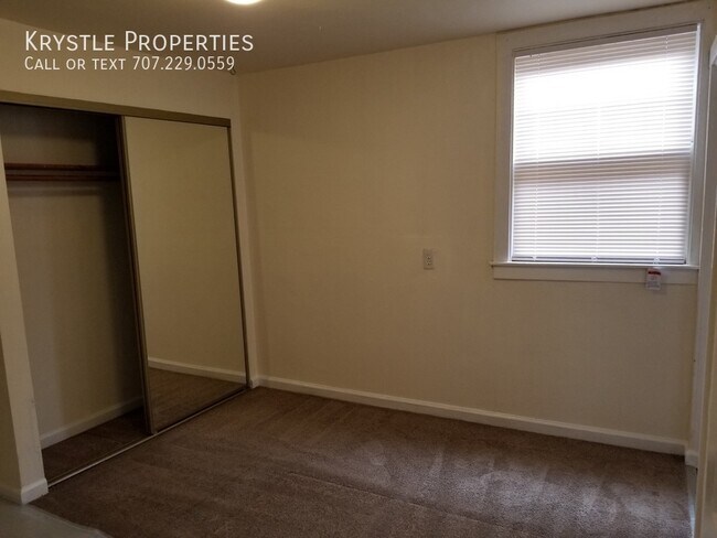 Building Photo - Gardener's Delight: Cozy 1-Bedroom Apartme...