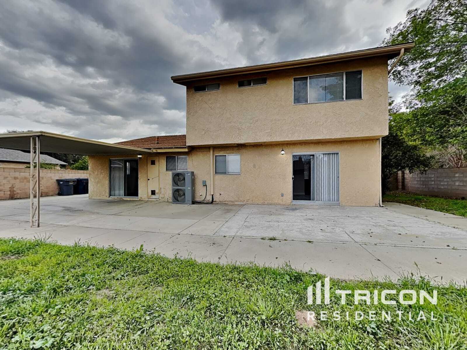 Building Photo - 1455 Paiute Ave