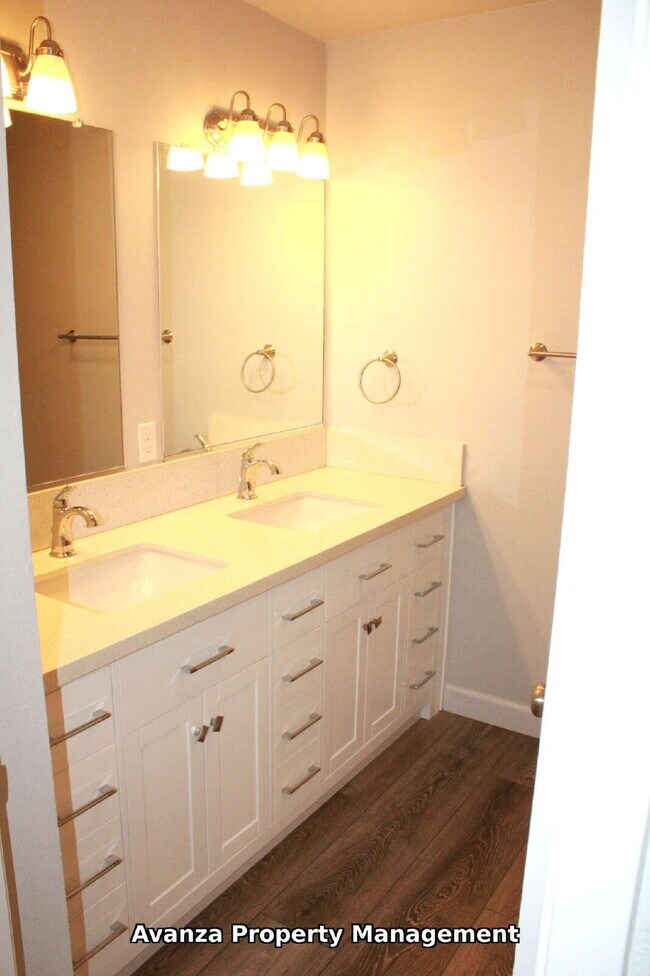 Building Photo - Home for Rent 2 Bed/2 Bath - 1,133 Sq Ft. Rent: $1,995/month Deposit: $2,992.5