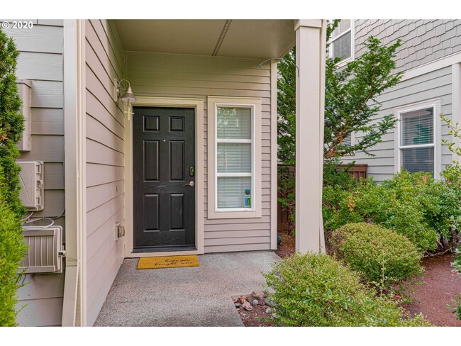 Building Photo - Amberglen Neighborhood 3 Bed 2.5 Bath Townhome w/ Garage, A/C, Washer & Dryer~ Convenient to ONPR...