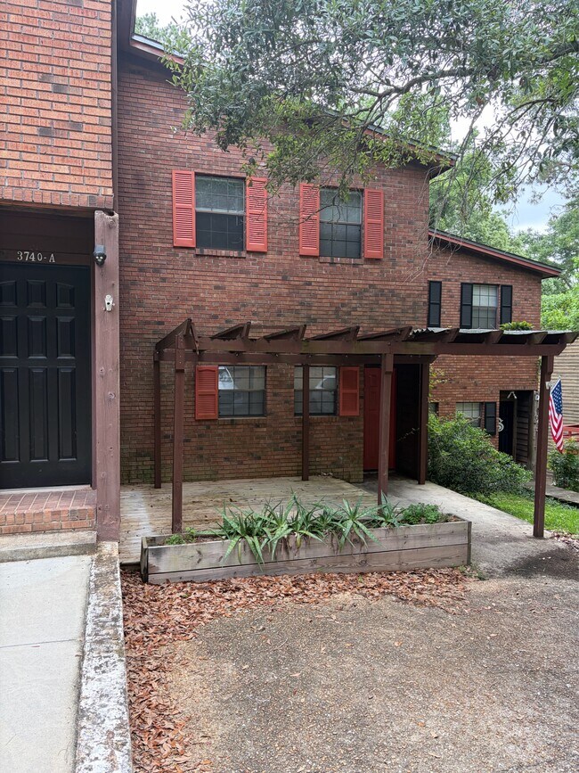 Building Photo - 3740 Donovan Dr