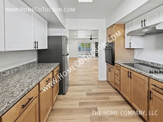 Building Photo - 413 W Pso Solana