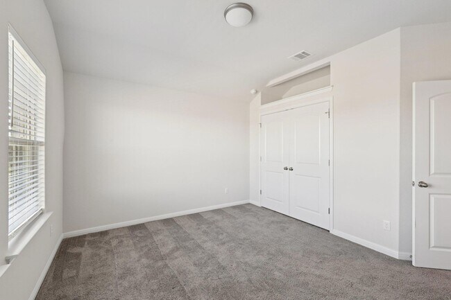 Building Photo - 308 Castlefields St