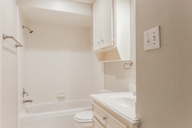 Building Photo - 5623 Evergreen Valley Dr