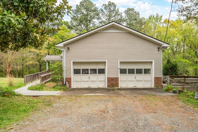 Building Photo - 720 Marthas Chapel Rd