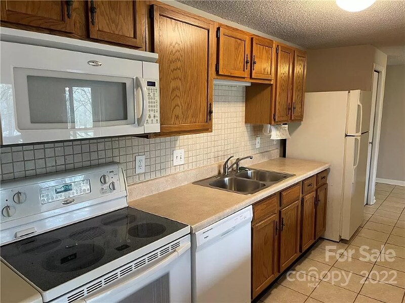 Building Photo - 9520 Shannon Green Dr