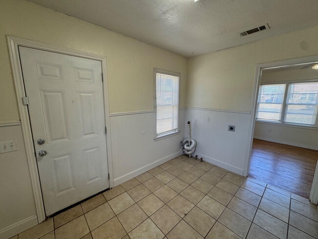 Building Photo - 2011 38th St