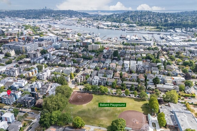 Building Photo - Luxury 2 Bed | 2 Bath Ballard Townhome with Private Rooftop Deck
