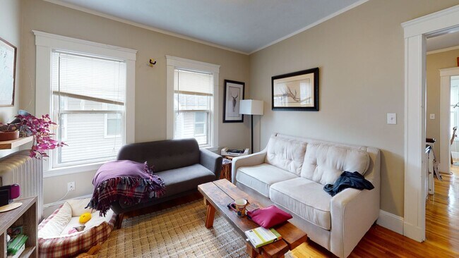 Building Photo - Beautiful 3 bed 1.5 bath in Brighton