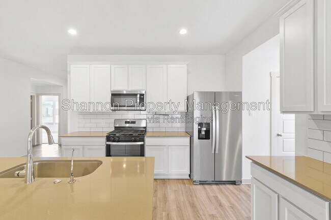 Building Photo - 7915 Murciana Dr