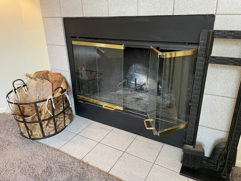 wood burning fireplace - 1150 Tollis Pky