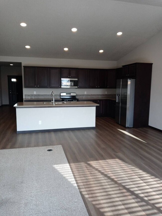 Building Photo - Beautiful 3-bedroom, 2-bath home at Woodbr...