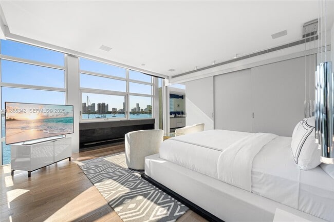 Building Photo - 440 S Hibiscus Dr