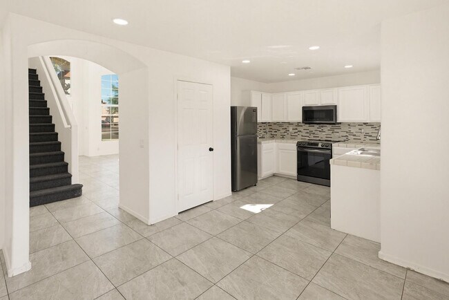 Building Photo - 288 S Jesse St