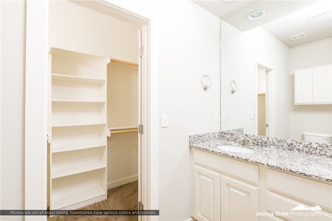 Building Photo - 1636 N Golf Club Dr