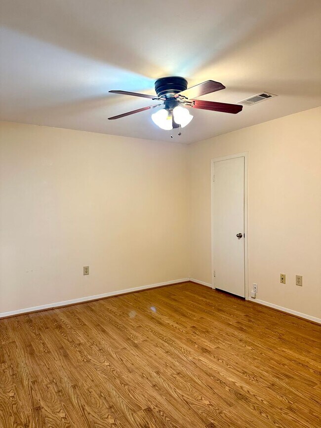 Building Photo - 3BR 2BA House in South River Oaks