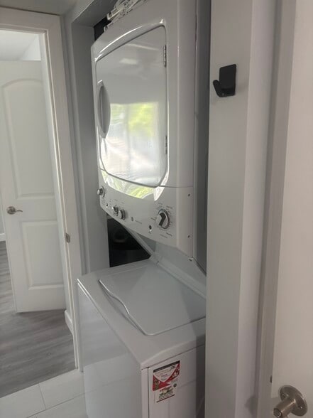 washer dryer - 2185 San Marco Rd