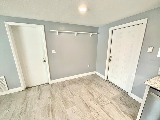 Building Photo - 9715 Gray Fox Ln