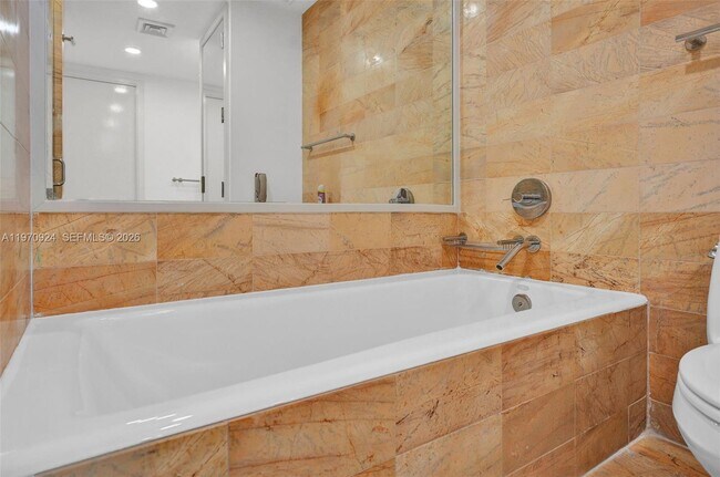 Building Photo - 1395 Brickell Ave