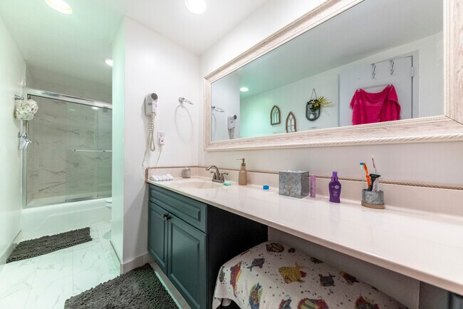 Building Photo - 4001 S Ocean Dr