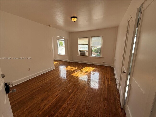 Primary Photo - 177 NE 50th St