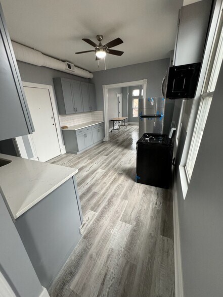 Primary Photo - 2354 S Albany Ave