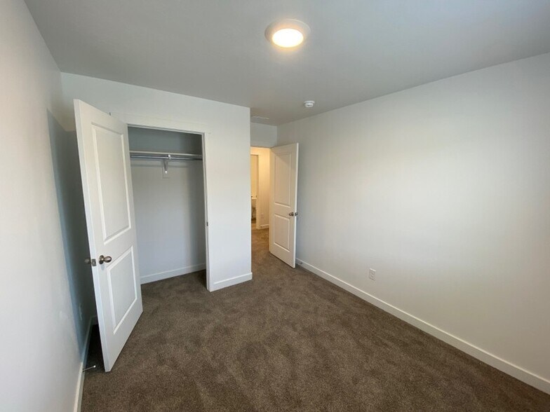 Building Photo - 3961 W Yonex Dr