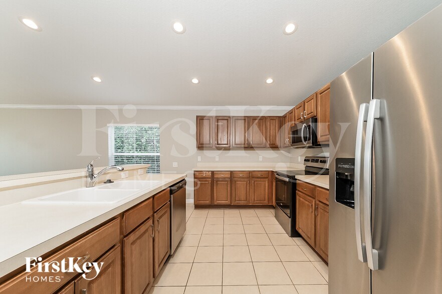 Building Photo - 5825 100th Ave E