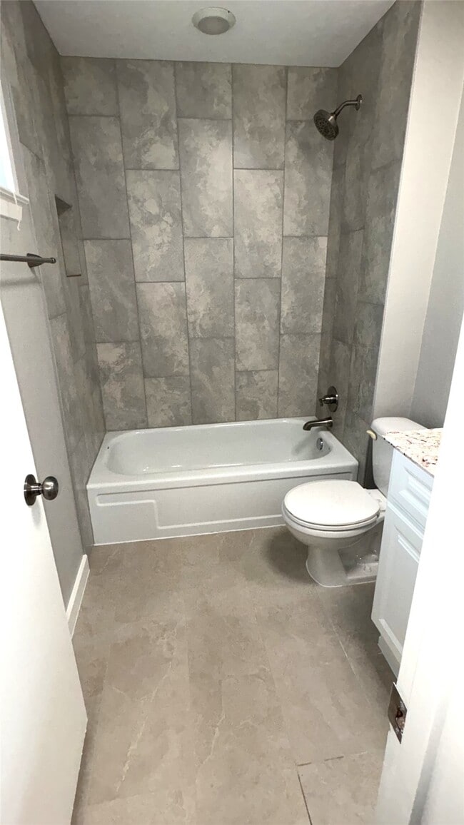 Building Photo - 212 Stratmore Dr