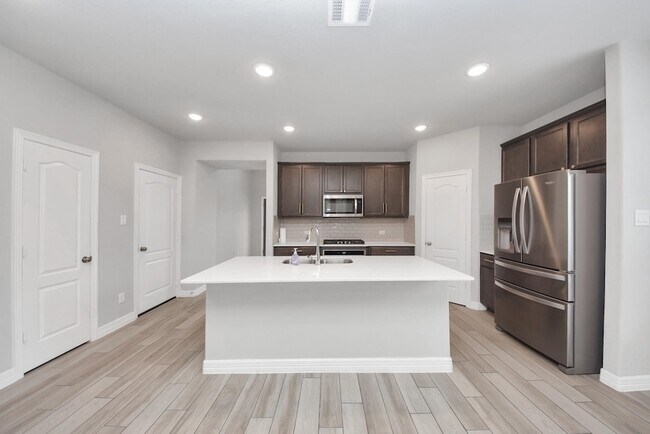 Building Photo - 196 Chestnut Meadow Dr