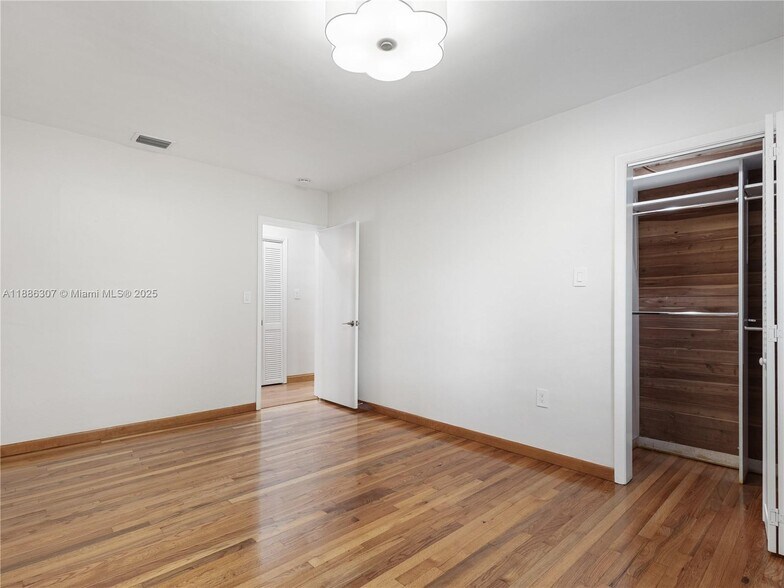 Building Photo - 741 Palermo Ave