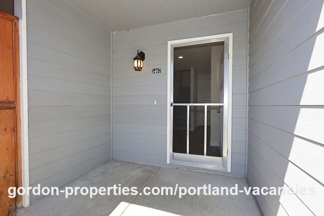 Building Photo - 5407 SE 121st Ave