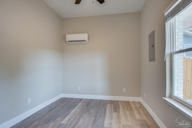 Building Photo - 203 S L St